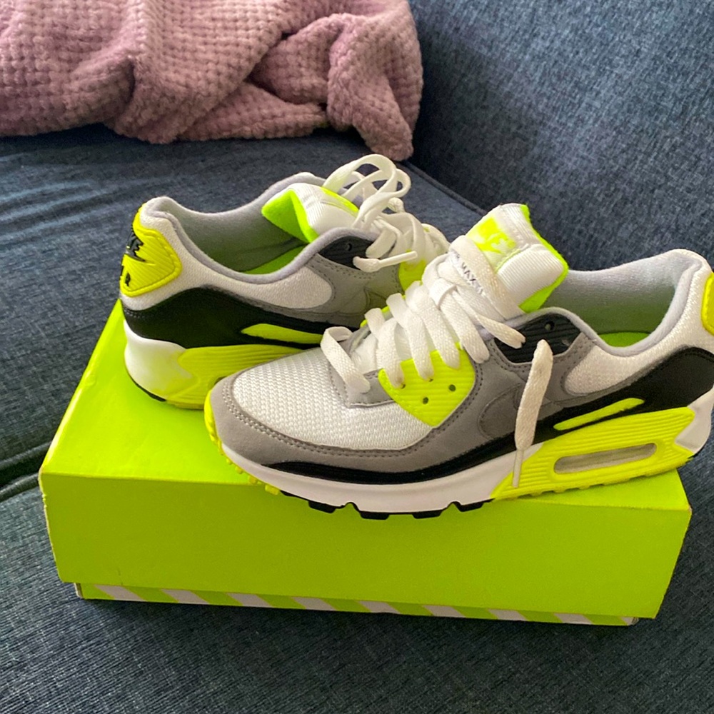 Nike Air Max 90. Size 7 women